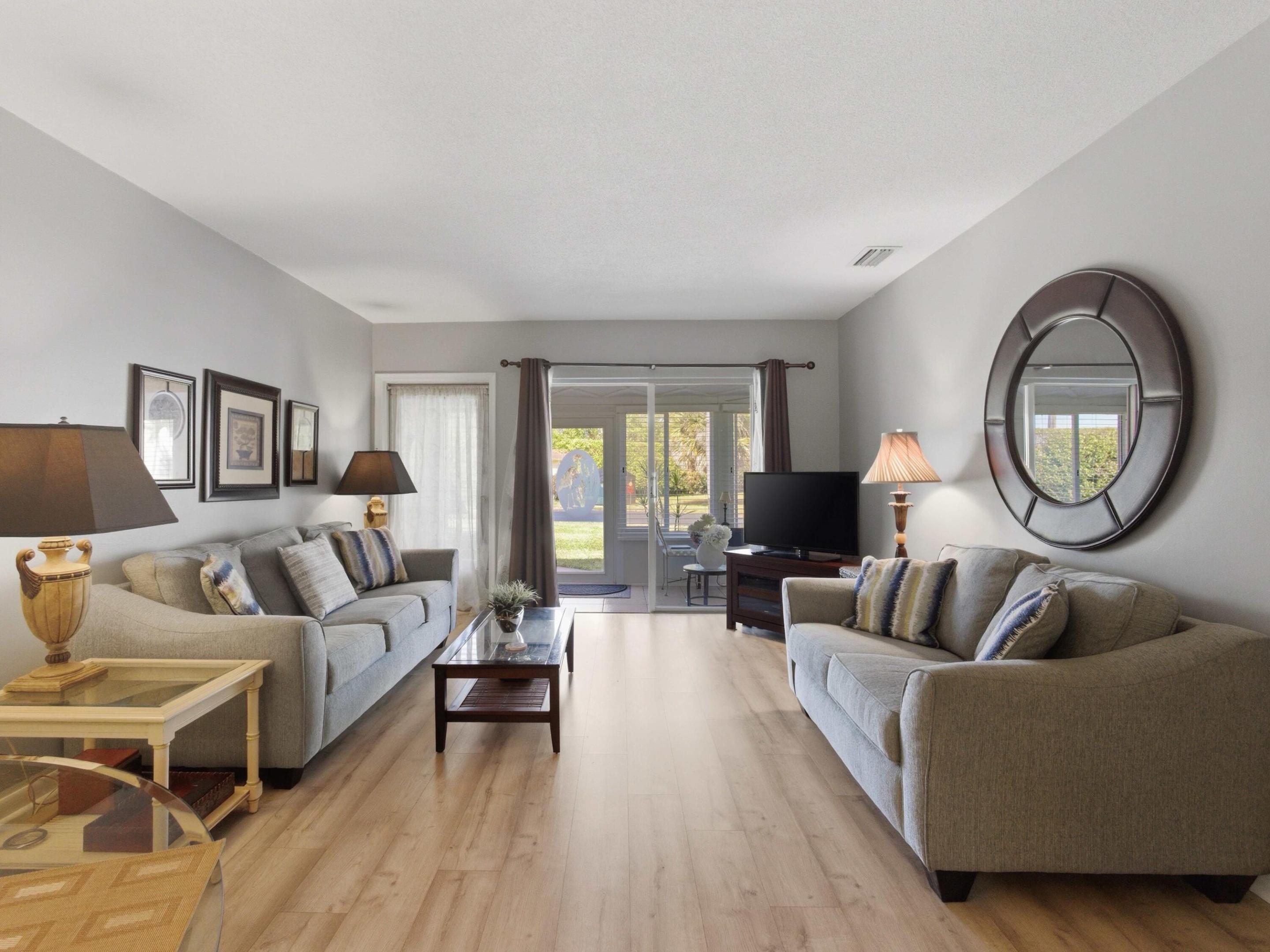 FOUR SEA SUNS - Residential