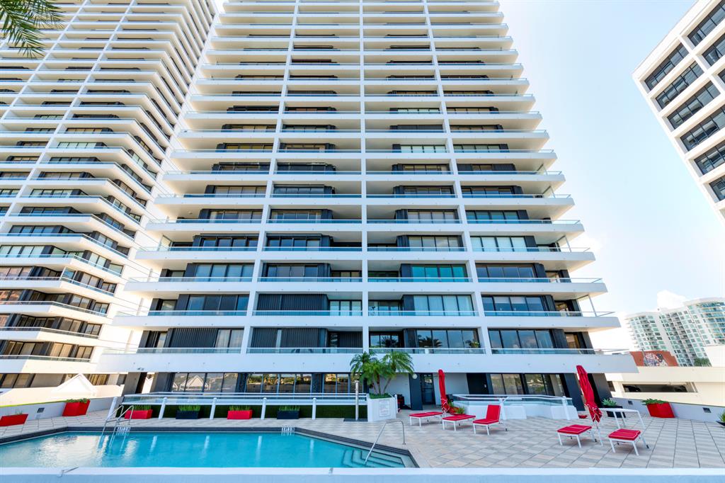 PLAZA OF THE PALM BEACHES - Residential