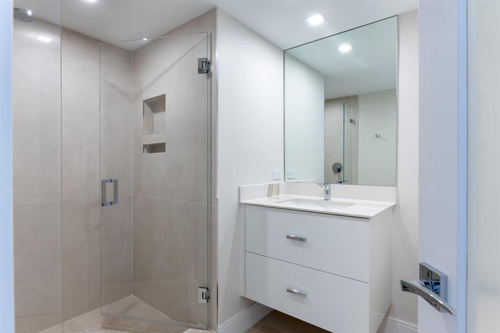 PLAZA OF THE PALM BEACHES - Residential