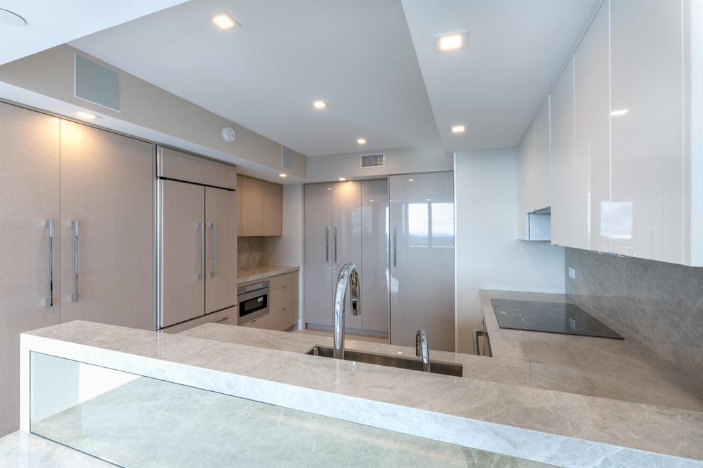 PLAZA OF THE PALM BEACHES - Residential