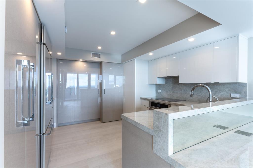 PLAZA OF THE PALM BEACHES - Residential