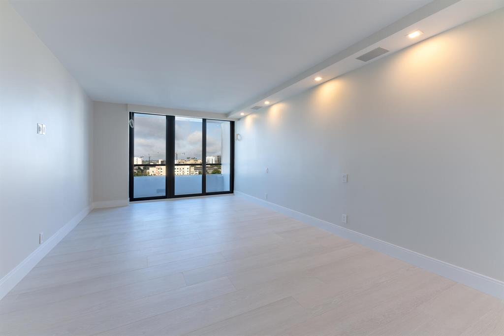 PLAZA OF THE PALM BEACHES - Residential