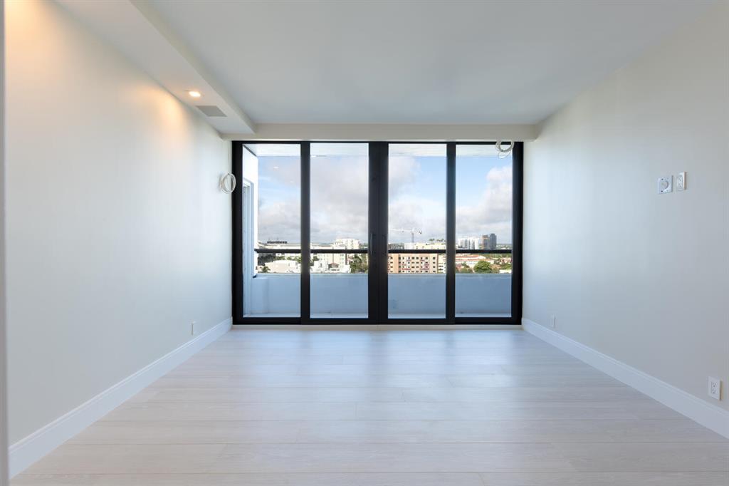 PLAZA OF THE PALM BEACHES - Residential