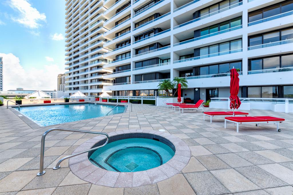 PLAZA OF THE PALM BEACHES - Residential