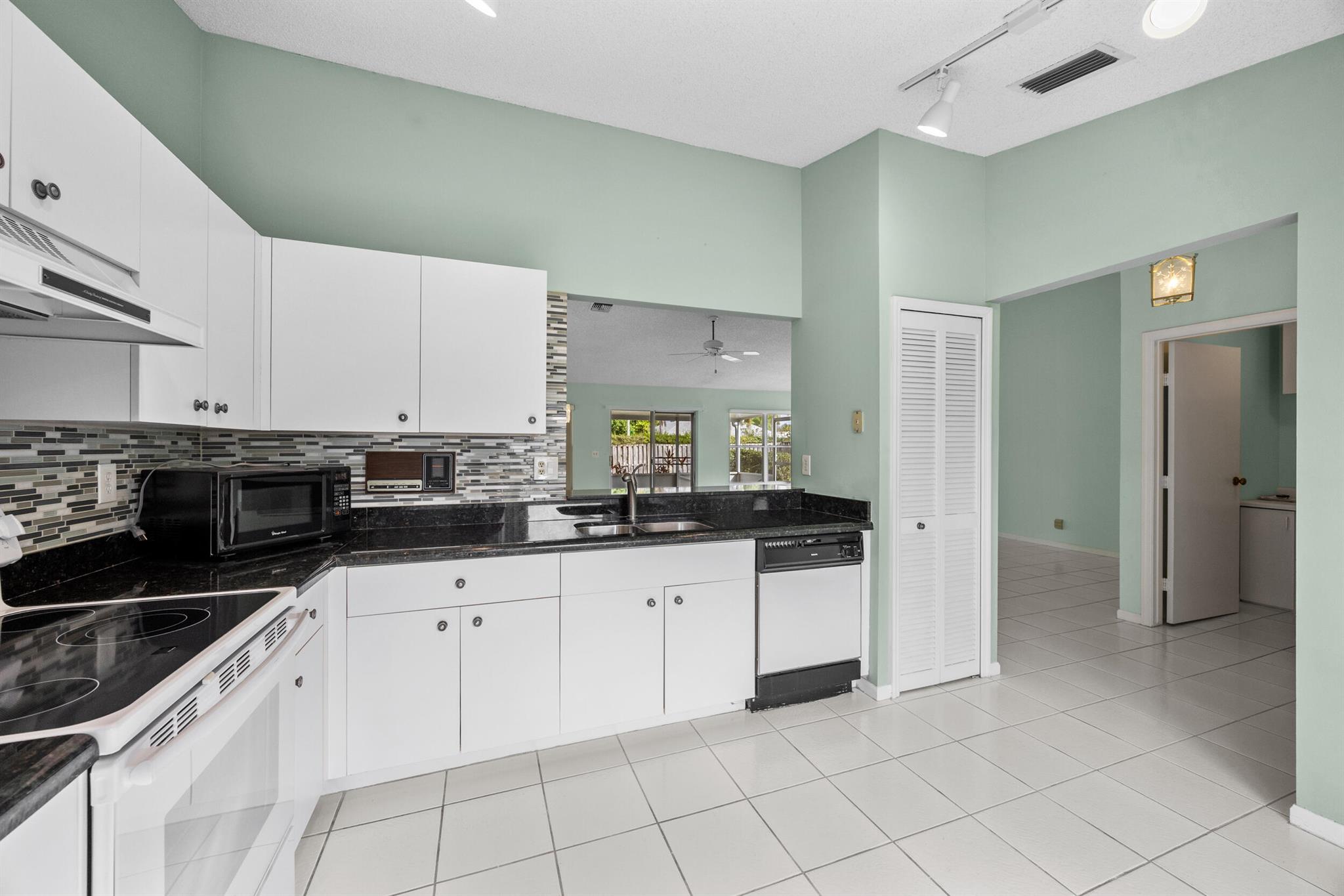 EASTWOOD OF WELLINGTON 3 - Residential