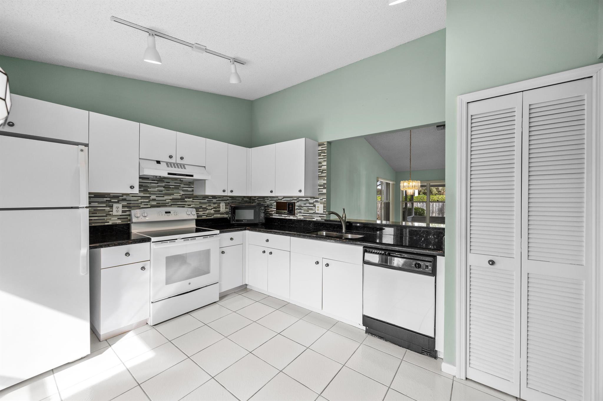 EASTWOOD OF WELLINGTON 3 - Residential