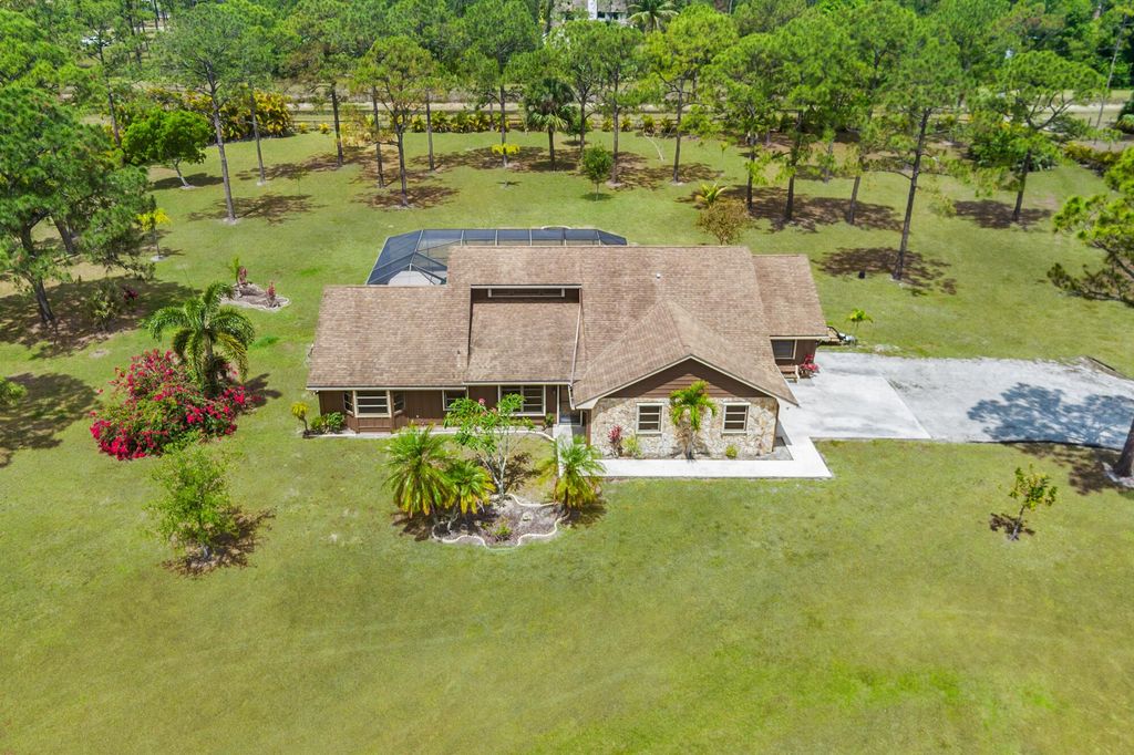 Photo of 14087 Cocoa Plum Road, Palm Beach Gardens, FL 33418 (MLS # R11090733)