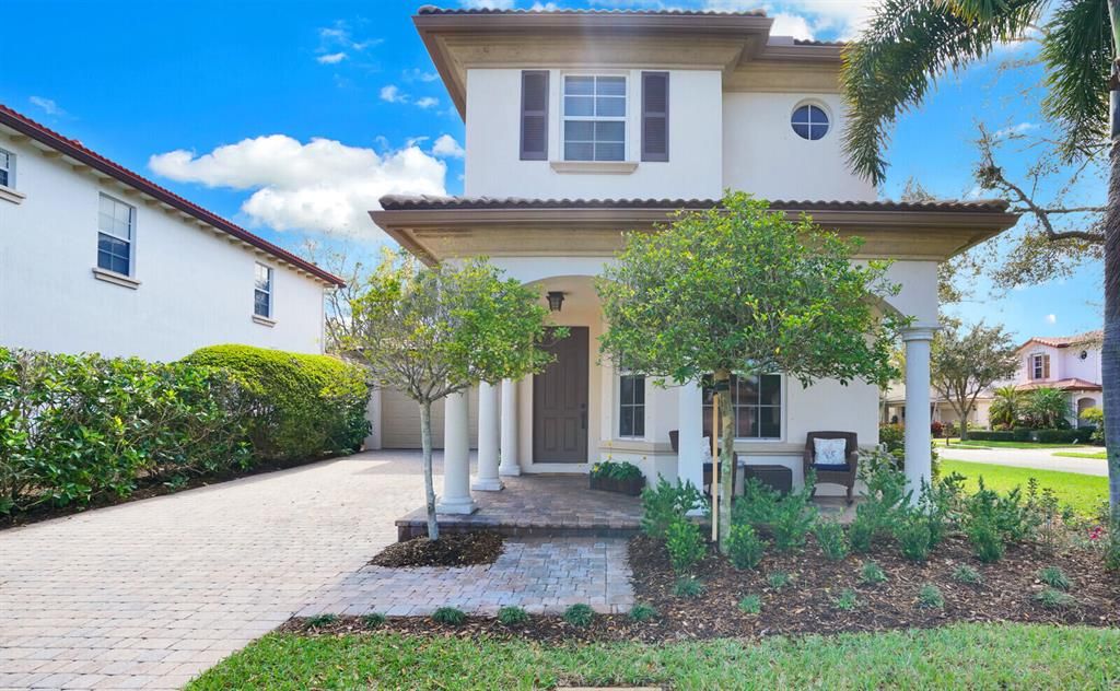 Photo of 654 Castle Drive, Palm Beach Gardens, FL 33410 (MLS # R10699073)