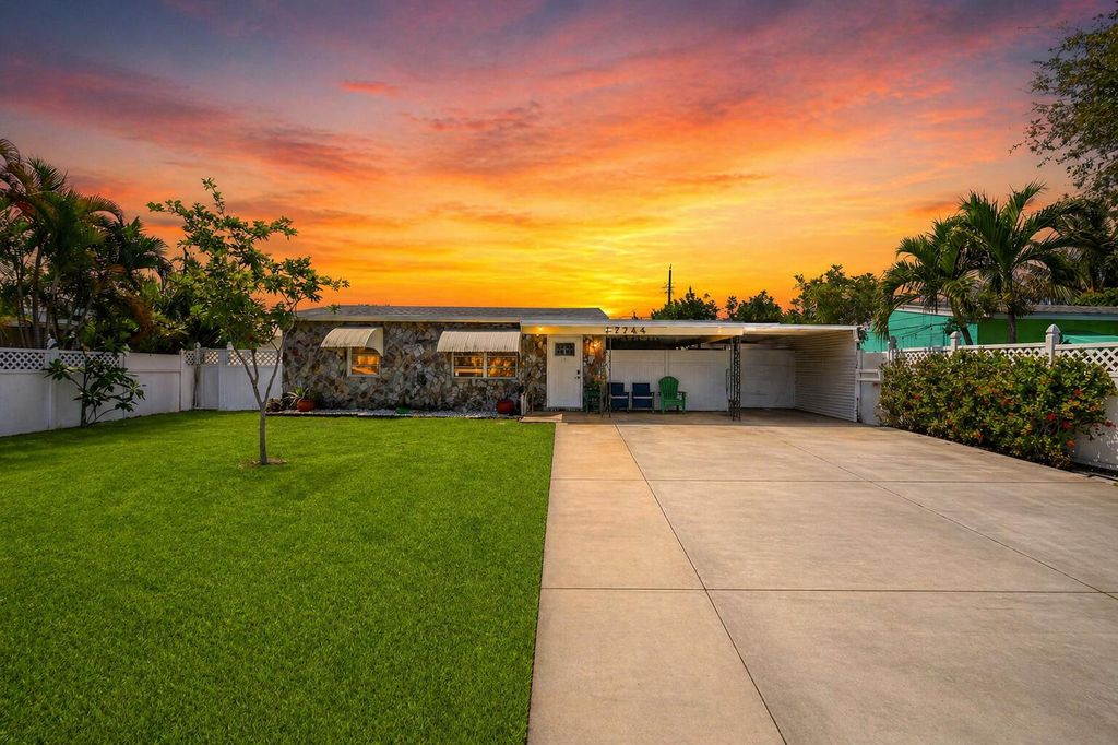 Photo of 3017 Buckley Avenue, Lake Worth, FL 33461 (MLS # B26021708)