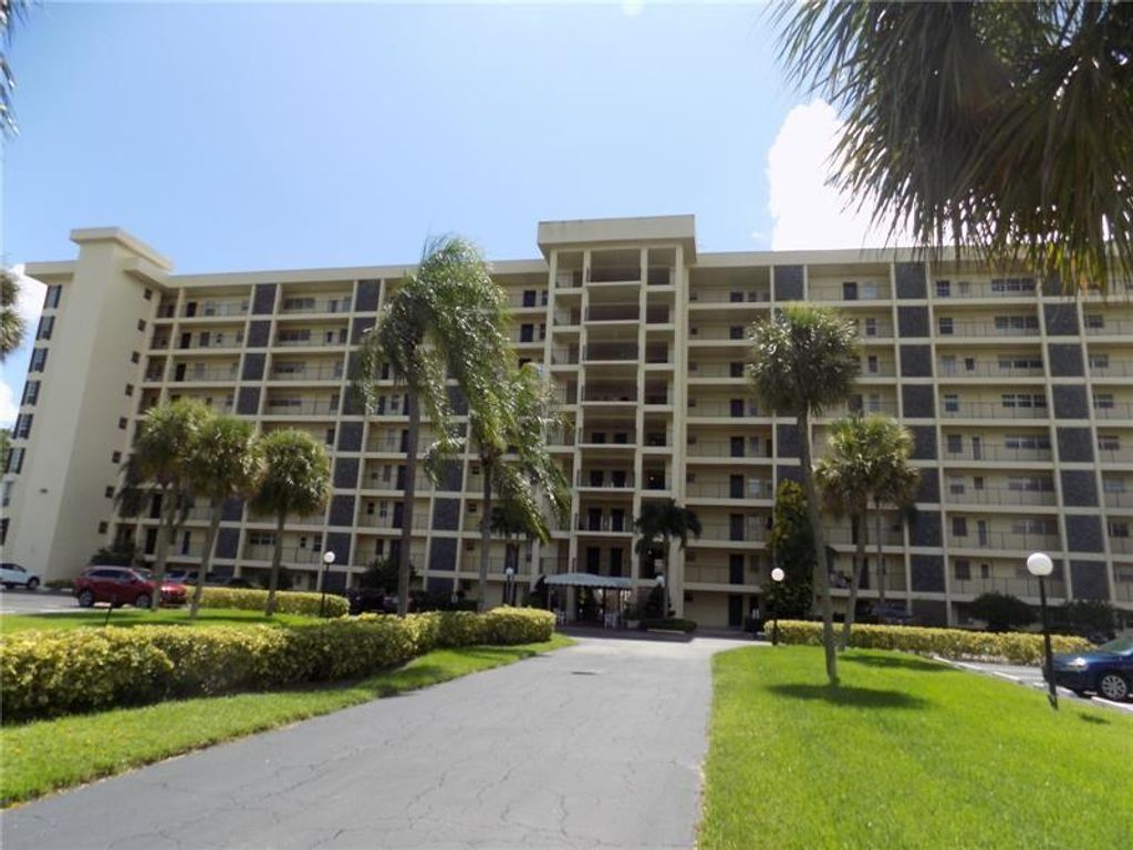 Photo of 3100 N Palm Aire Dr #601, Pompano Beach, FL 33069 (MLS # F10303595)