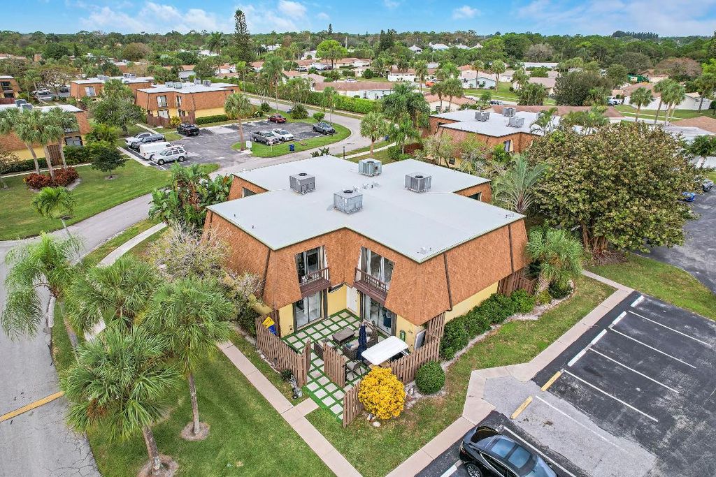 Photo of 110 N Delaware Boulevard #9c, Jupiter, FL 33458 (MLS # R11153134)