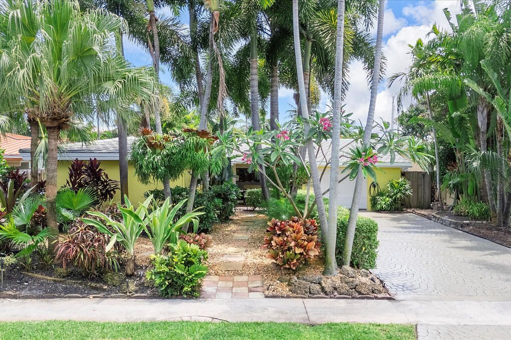 Photo of 1728 NE 39th Street, Oakland Park, FL 33334 (MLS # F10504840)