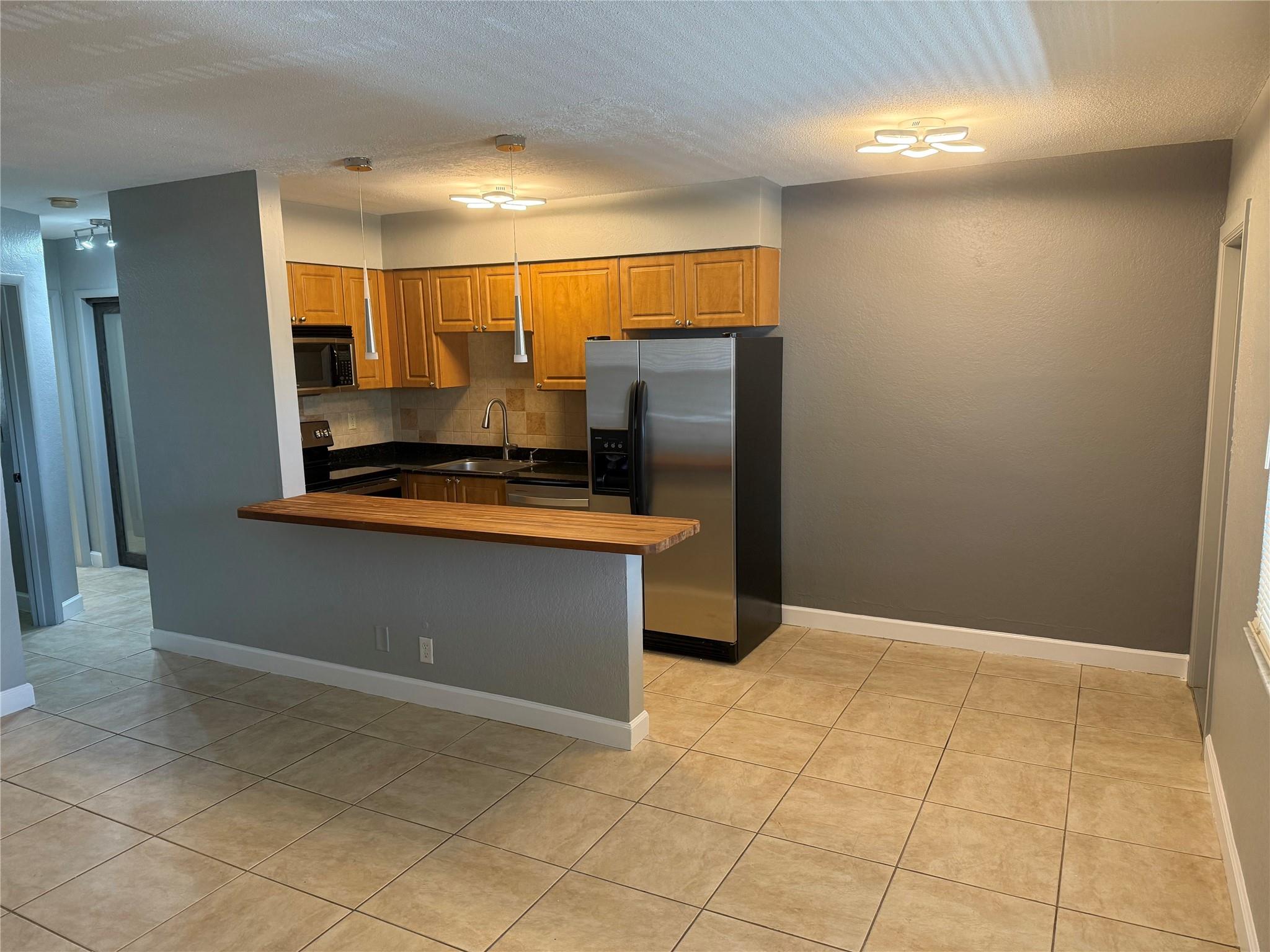 UTILITY'S INCLUDED
Don't miss this exceptional opportunity to rent a rarely available luxury condo in the vibrant heart of Wilton Manors, just steps away from an array of restaurants, shopping, and lively nightlife. This unit will be beautifully updated with, brand new paint and new lighting through out, creating a modern and inviting atmosphere. Enjoy cooking in the open kitchen equipped with stainless steel appliances, granite countertops, and an upgraded spa-like bathroom. Lots of storage with large closets. Relax by the pool while taking in serene garden views, benefit from the convenience of a private parking spot also this unit includes electricity and water. Don't miss your chance to experience the best of Wilton Manors living!
No Smoking.