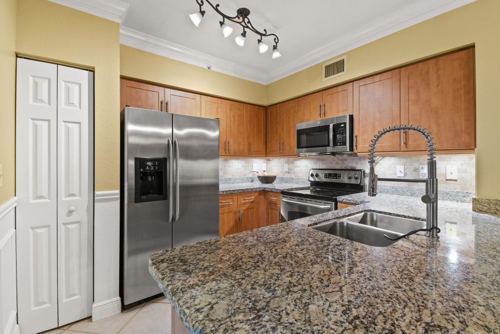 Photo of 6450 Emerald Dunes Drive #304, West Palm Beach, FL 33411 (MLS # R11050983)