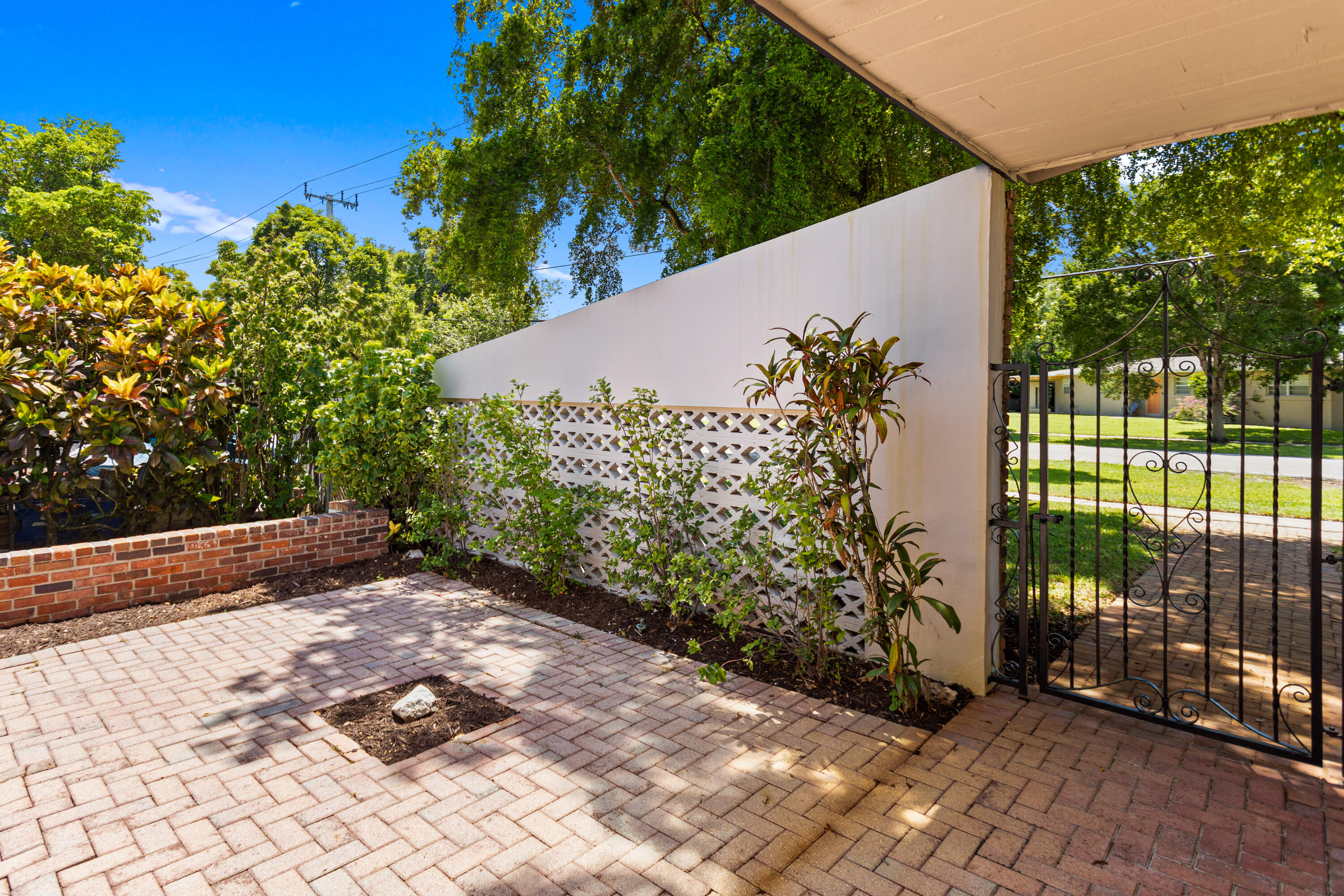 880 E ACRE Drive