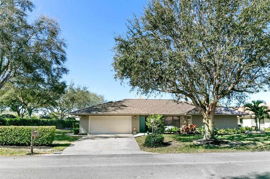 Photo of 2251 Quail Ridge N, Palm Beach Gardens, FL 33418 (MLS # R10690333)