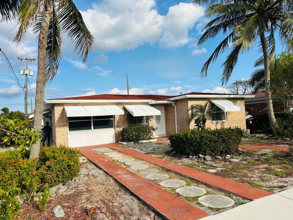 Photo of 1330 N J Terrace #C, Lake Worth Beach, FL 33460 (MLS # B26024639)
