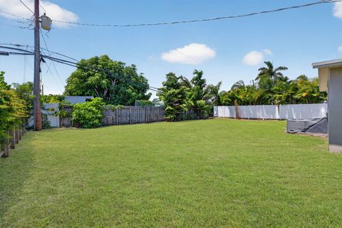 Tiny photo for 4807 NE 18th Avenue, Oakland Park, FL 33334 (MLS # B26020915)