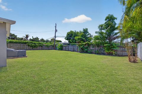 Tiny photo for 4807 NE 18th Avenue, Oakland Park, FL 33334 (MLS # B26020915)