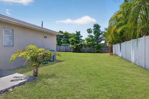 Tiny photo for 4807 NE 18th Avenue, Oakland Park, FL 33334 (MLS # B26020915)