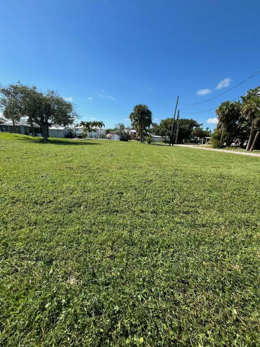 This is one of the big lot in Hutchinson Island and not many lots left in Hutchinson.
It is very close to ocean and you can build your home and instantly have equity on it.