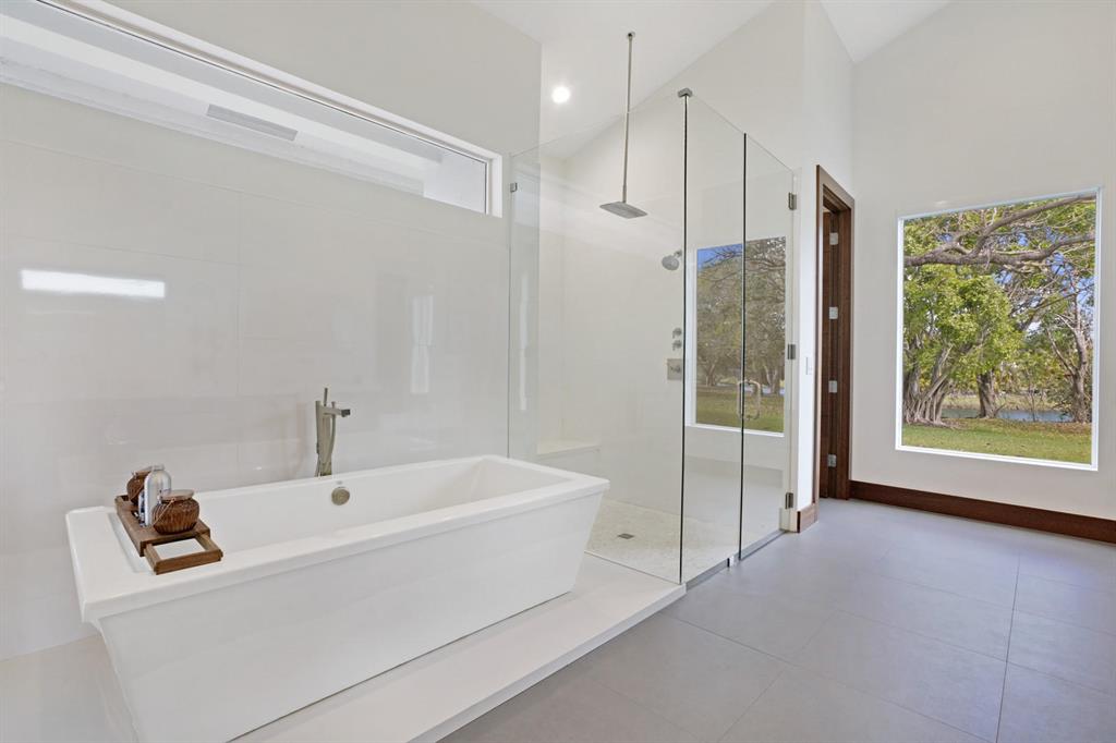 PALM BEACH POINT - Residential