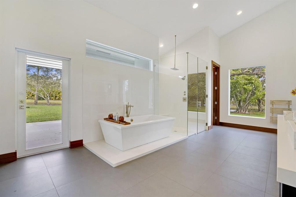 PALM BEACH POINT - Residential