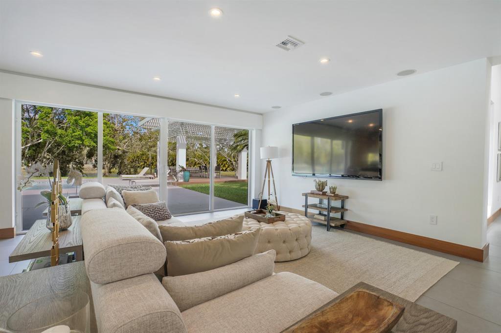 PALM BEACH POINT - Residential