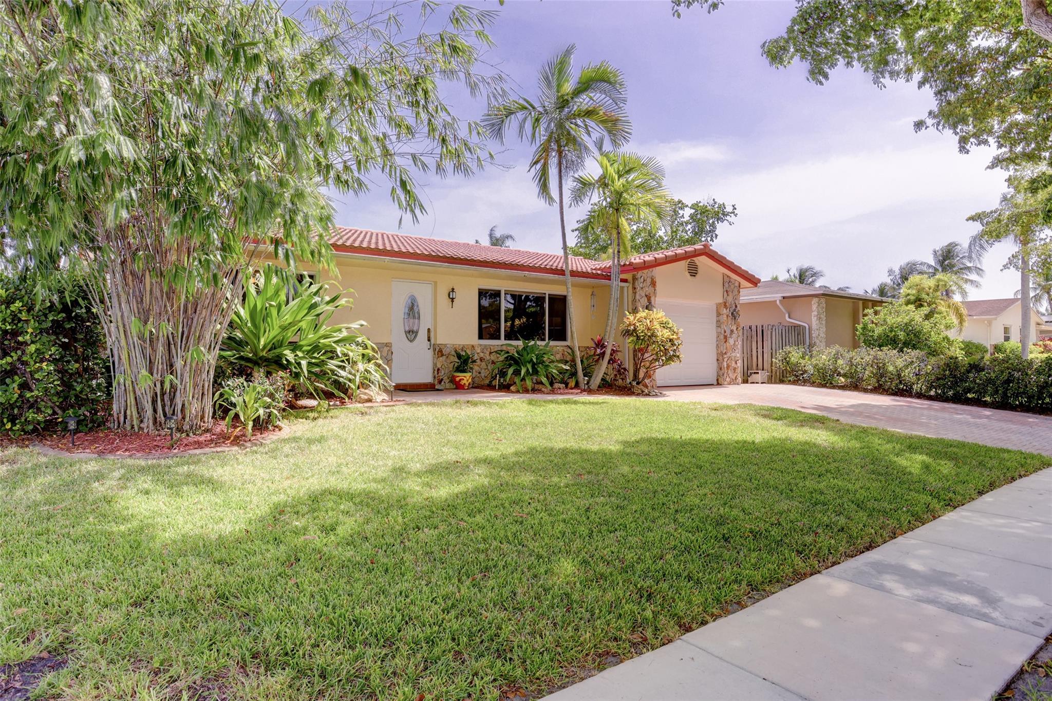 DANIA HIGHLANDS - Residential