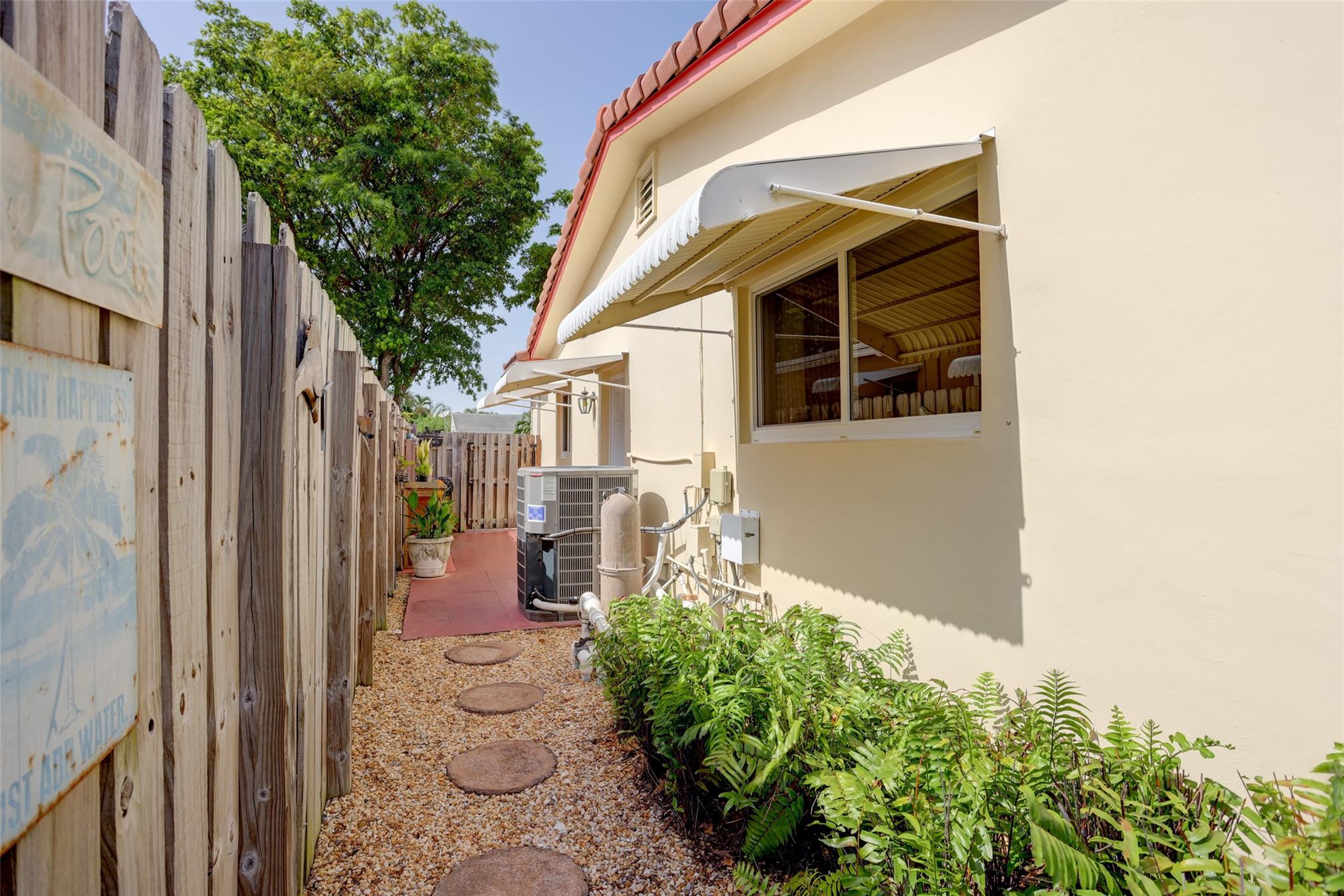 DANIA HIGHLANDS - Residential
