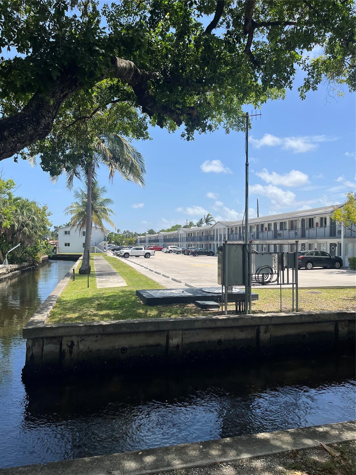 1816 E Oakland Park Blvd 77