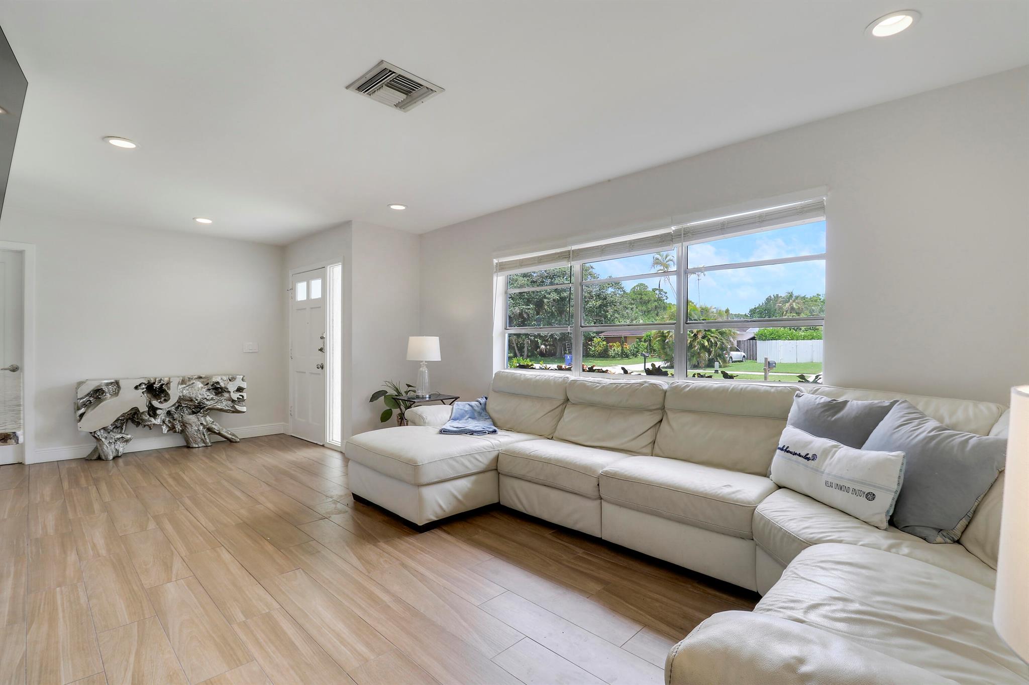 612 Oak Ter Terrace