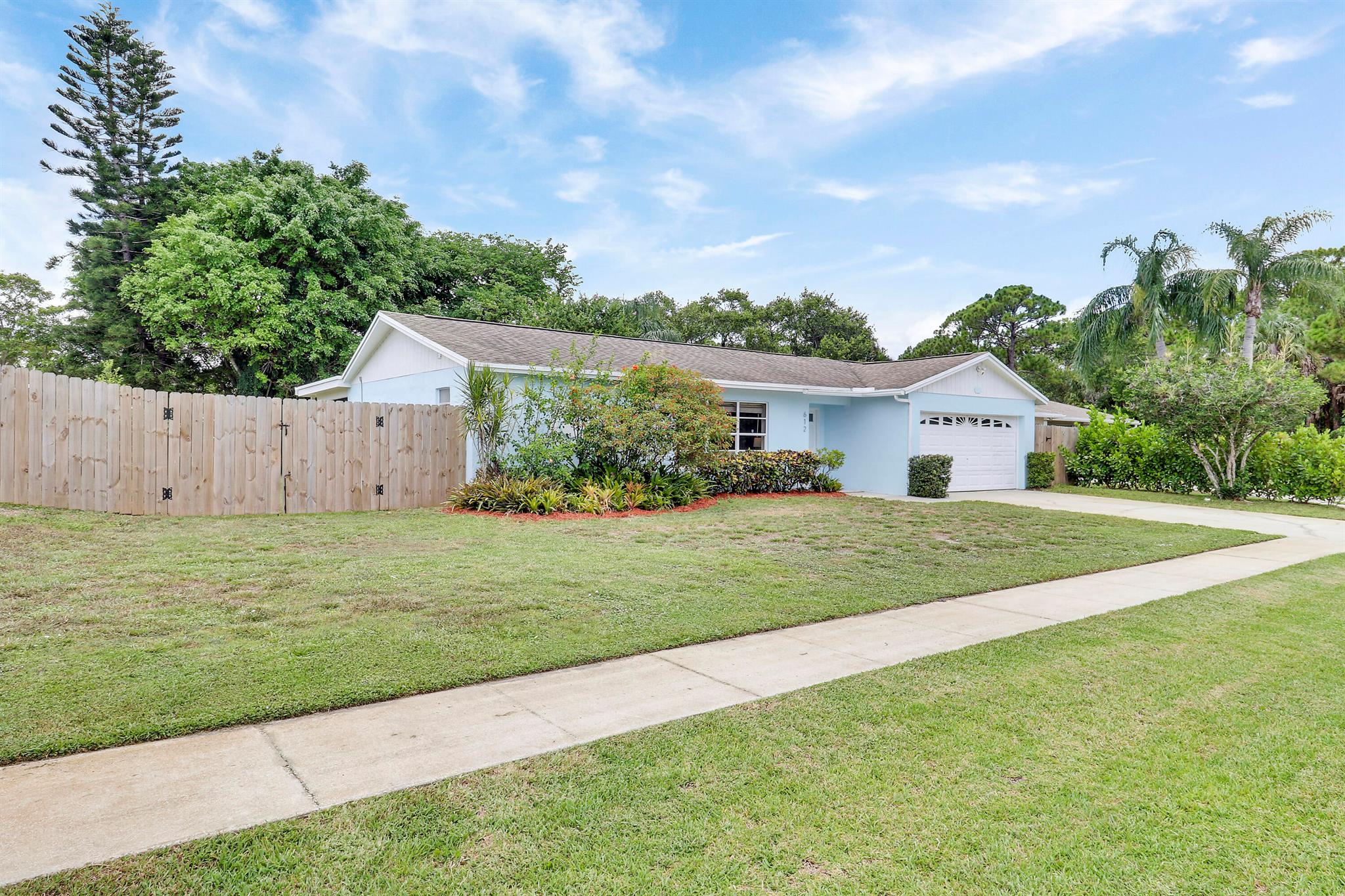 612 Oak Ter Terrace