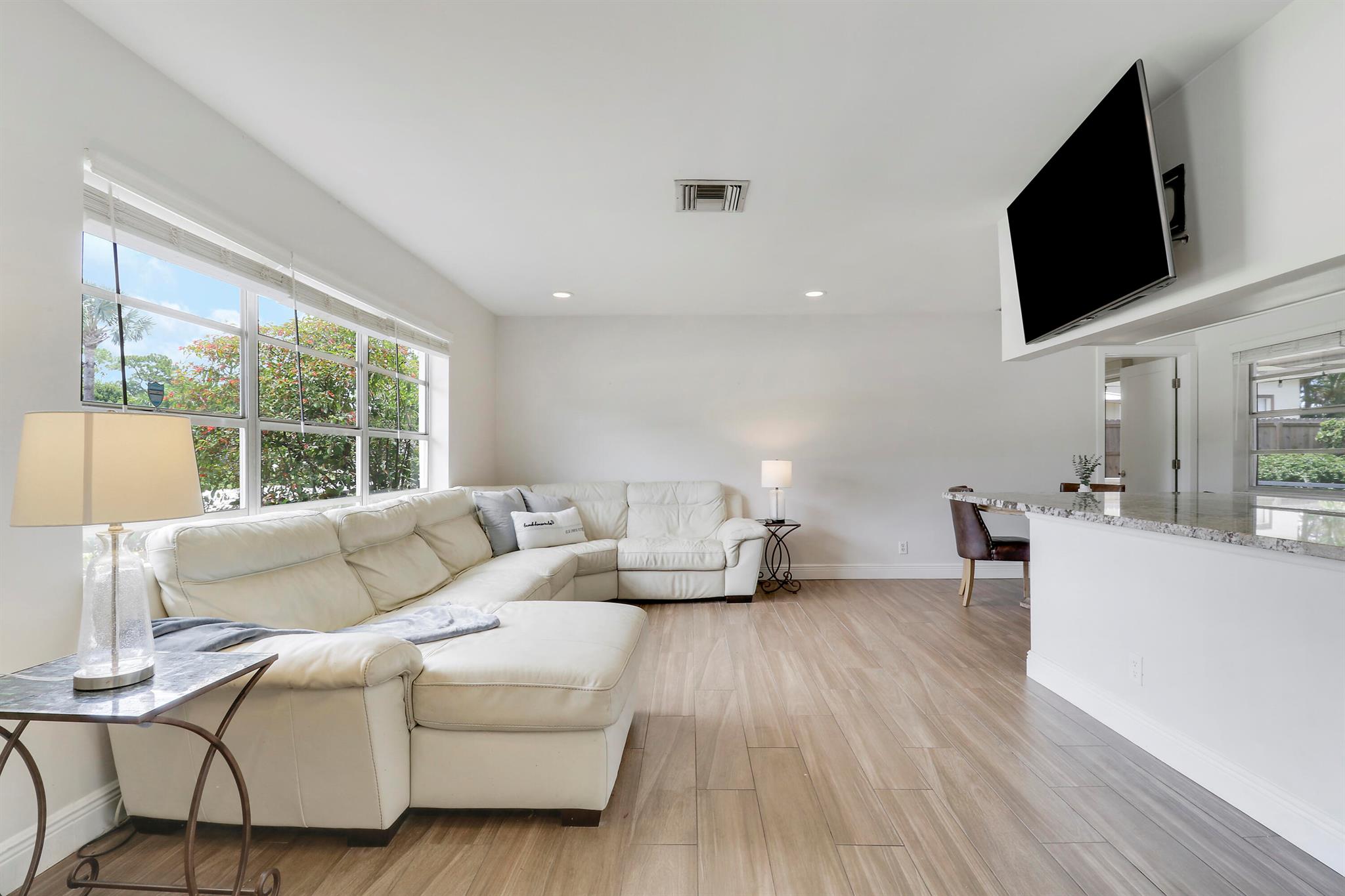 612 Oak Ter Terrace