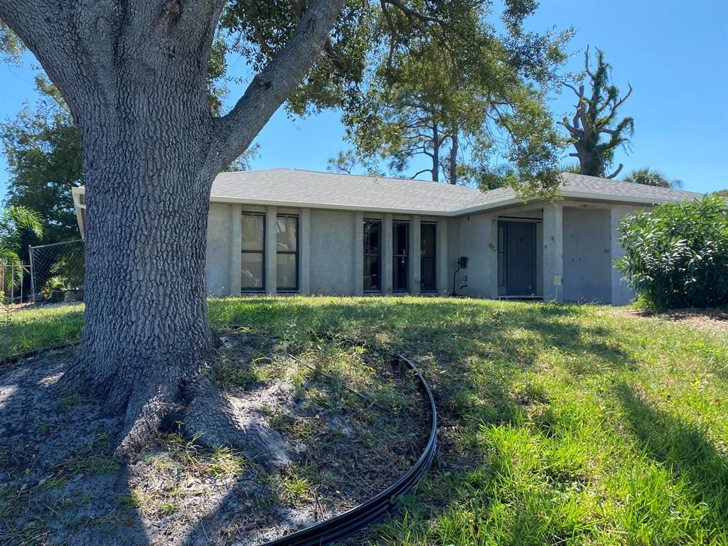 Photo of 962 SE Walters Terrace, Port Saint Lucie, FL 34953 (MLS # R10750463)