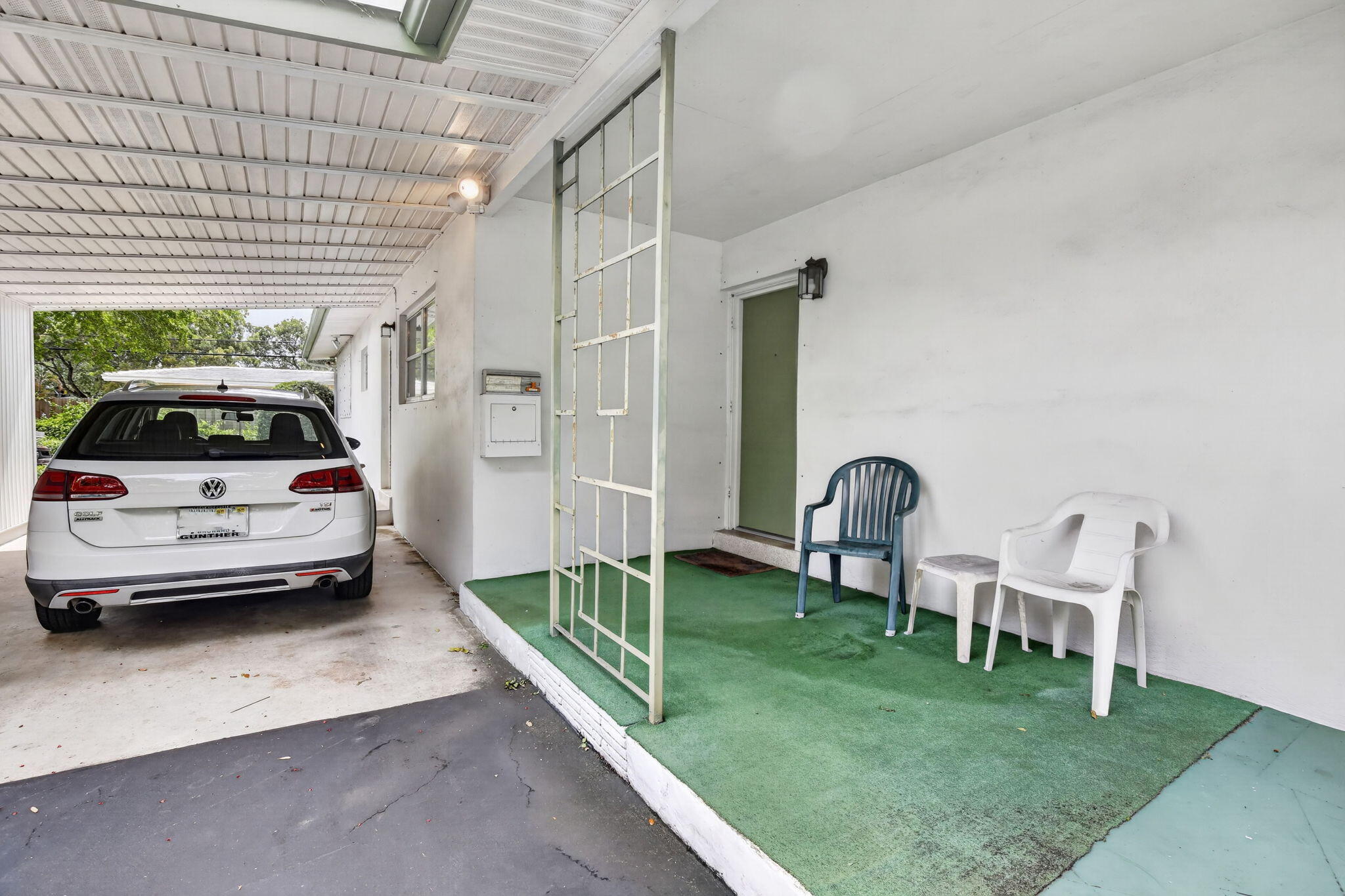 520 BEACHWOOD Lane