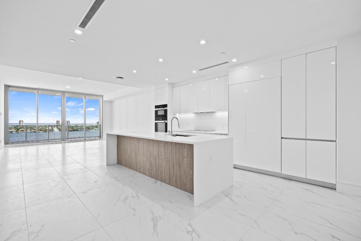 Nautilus 220 Condominium - Residential