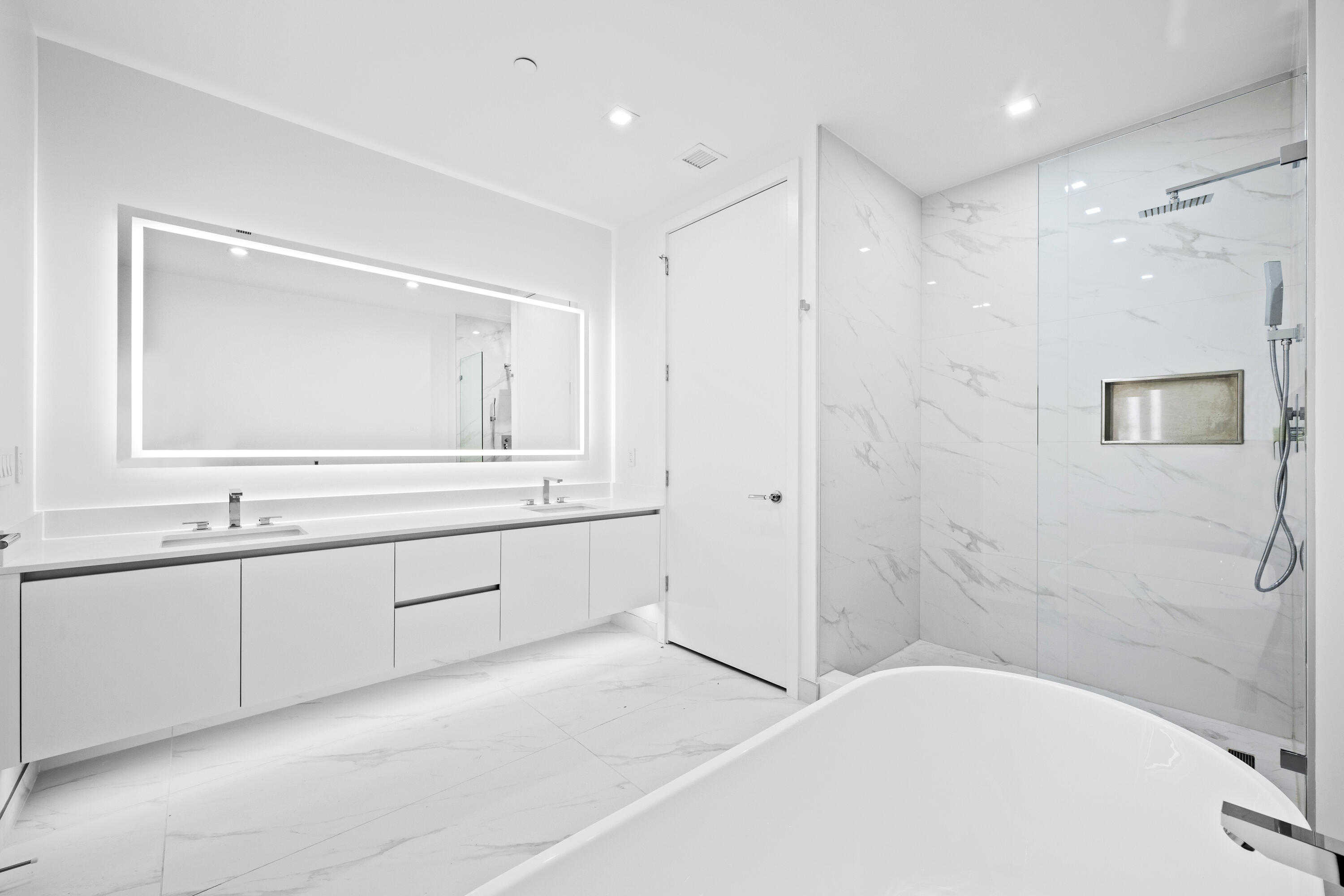 Nautilus 220 Condominium - Residential