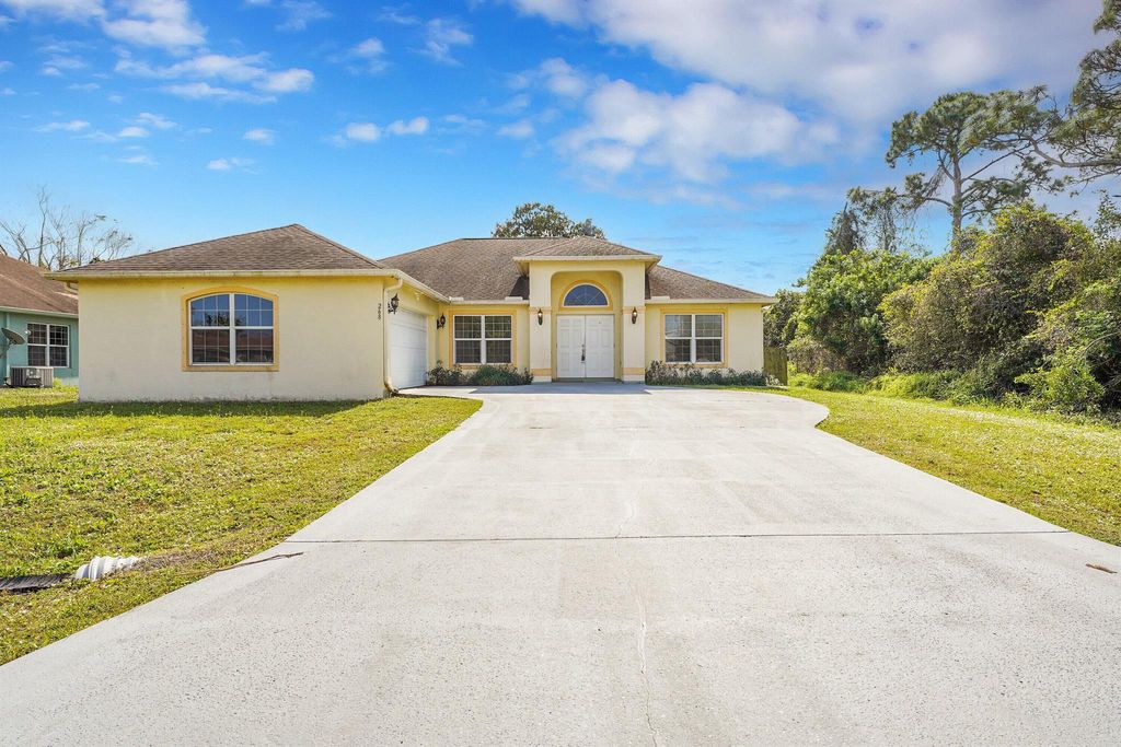 Photo of 268 SW Statler Avenue SW, Port Saint Lucie, FL 34984 (MLS # R11061306)
