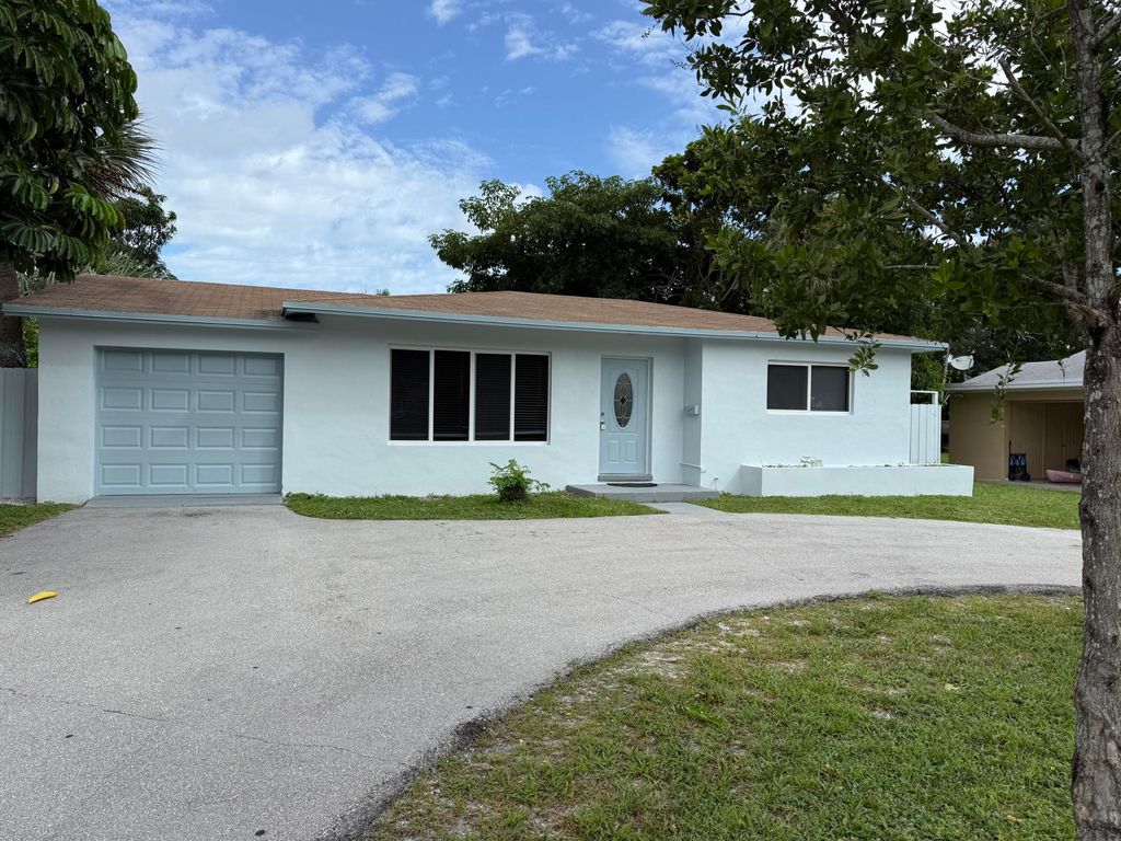 Photo of 427 Park Avenue, Lake Park, FL 33403 (MLS # R11028070)