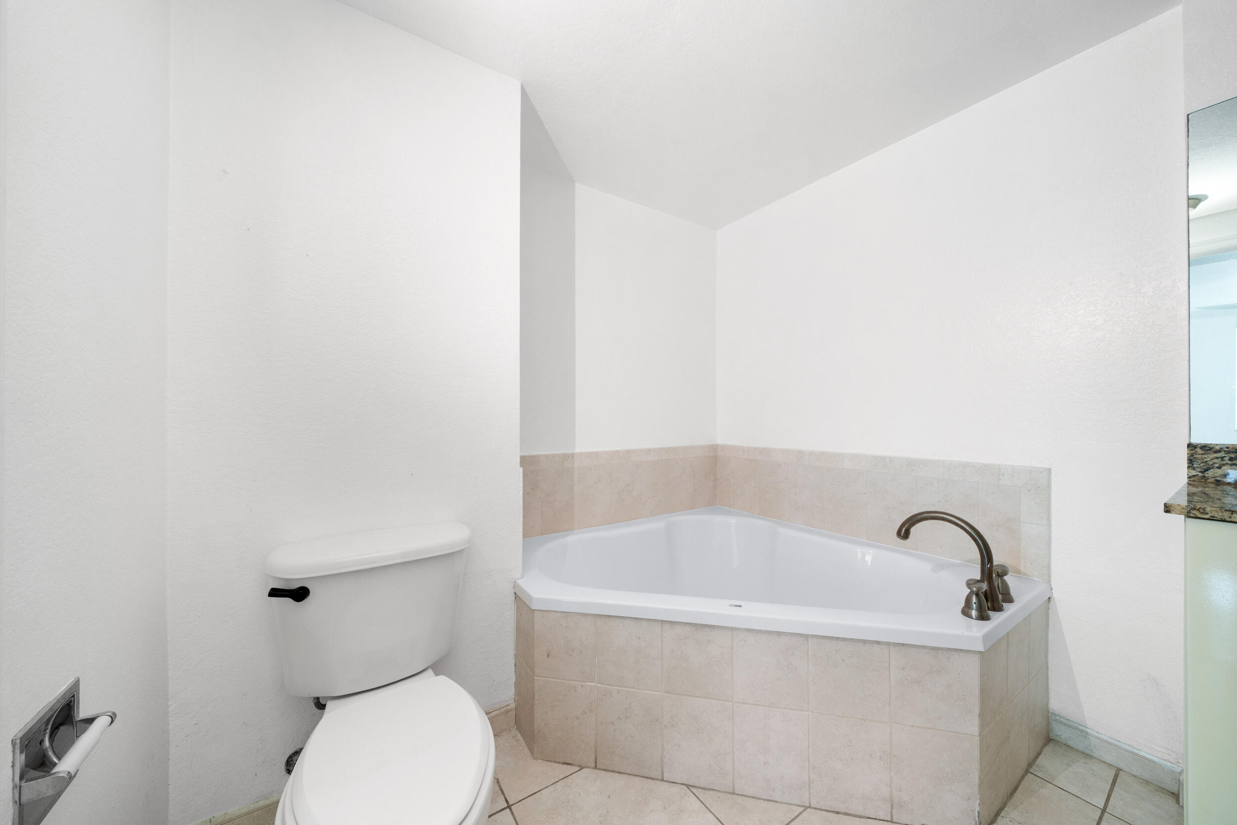 RADIUS CONDO - Residential Lease