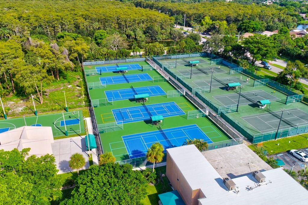 BAYPORT VILLAGE - Residential