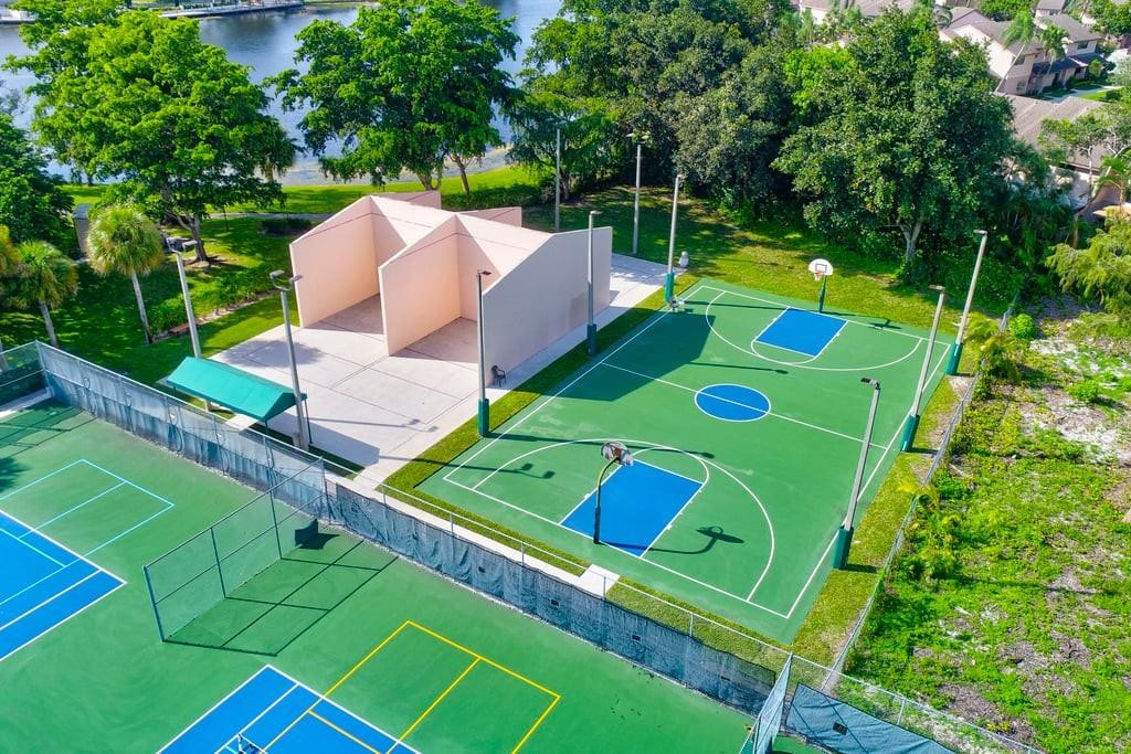 BAYPORT VILLAGE - Residential