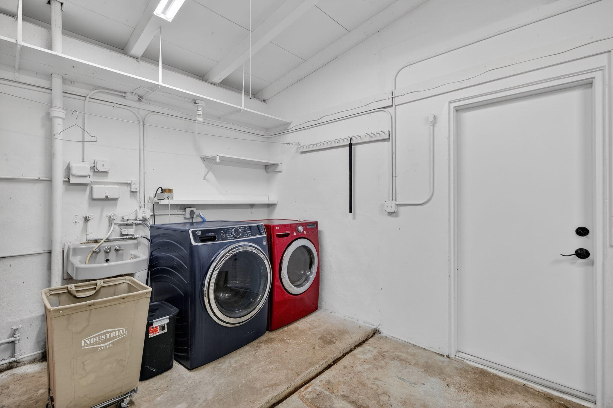 SHADY BANKS & LAUDERDALE ISLES - Residential