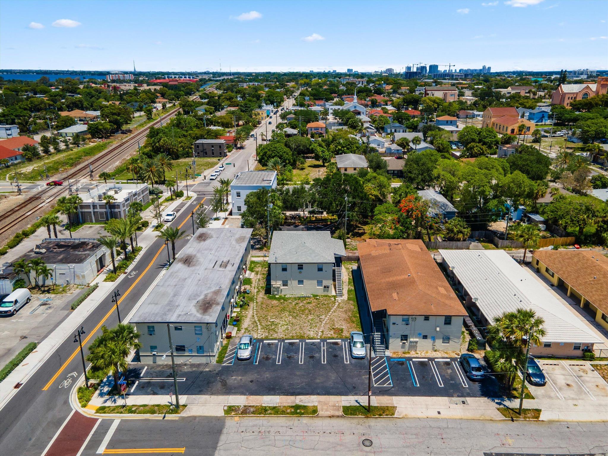 CLOWS - Commercial Sale