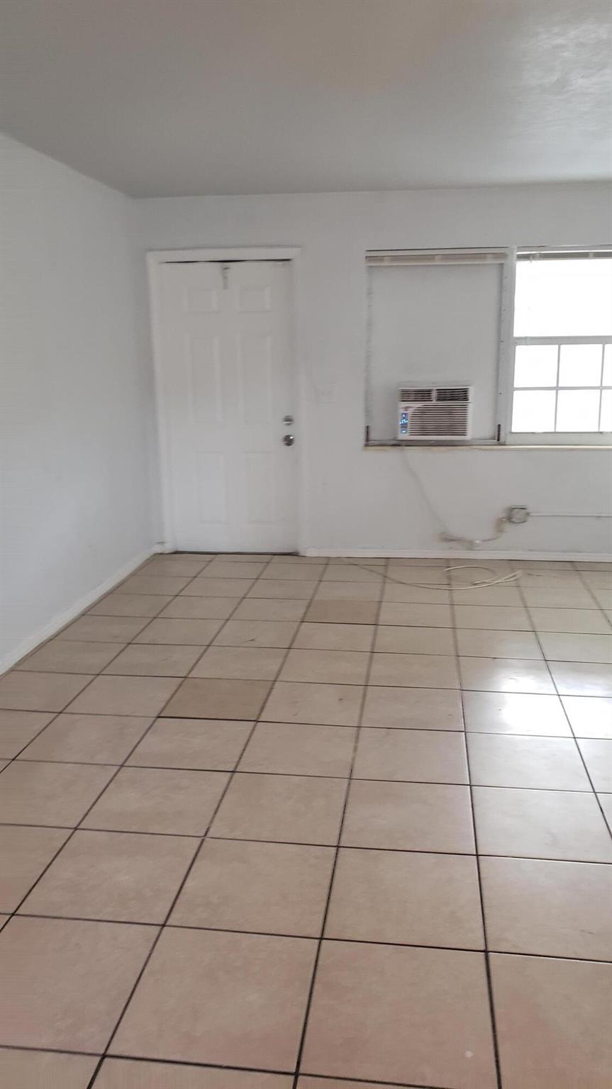 CLOWS - Commercial Sale