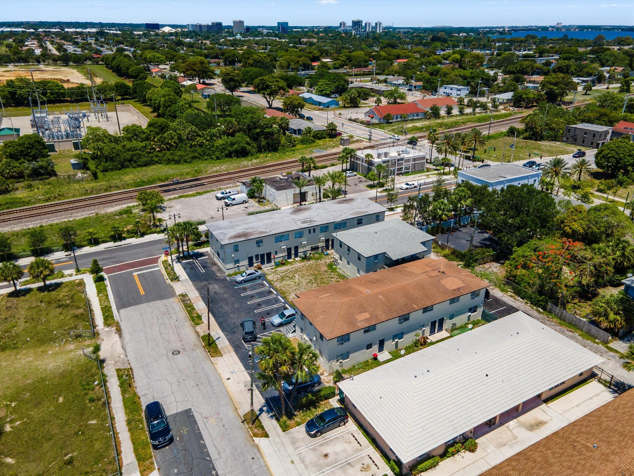 CLOWS - Commercial Sale