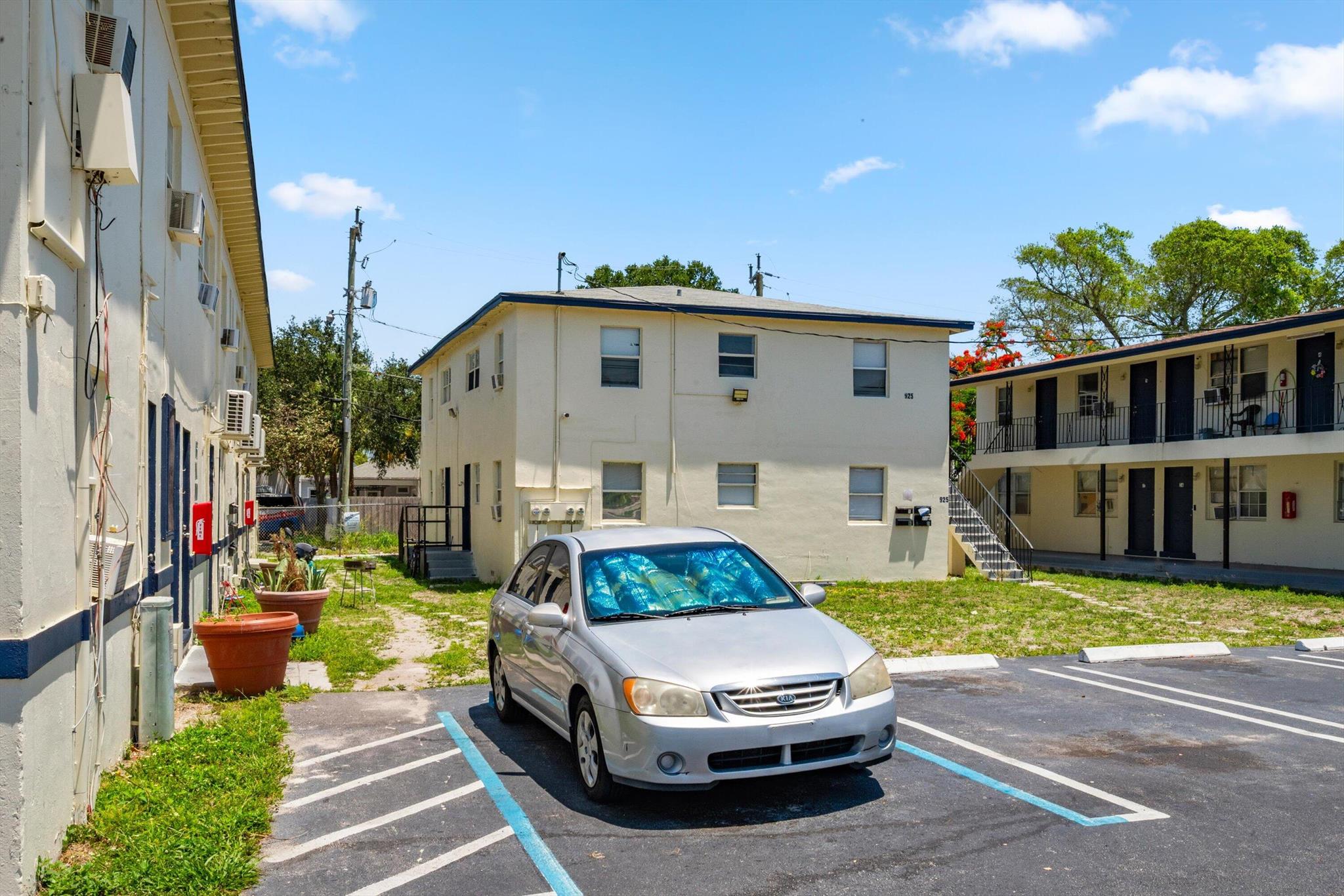 CLOWS - Commercial Sale