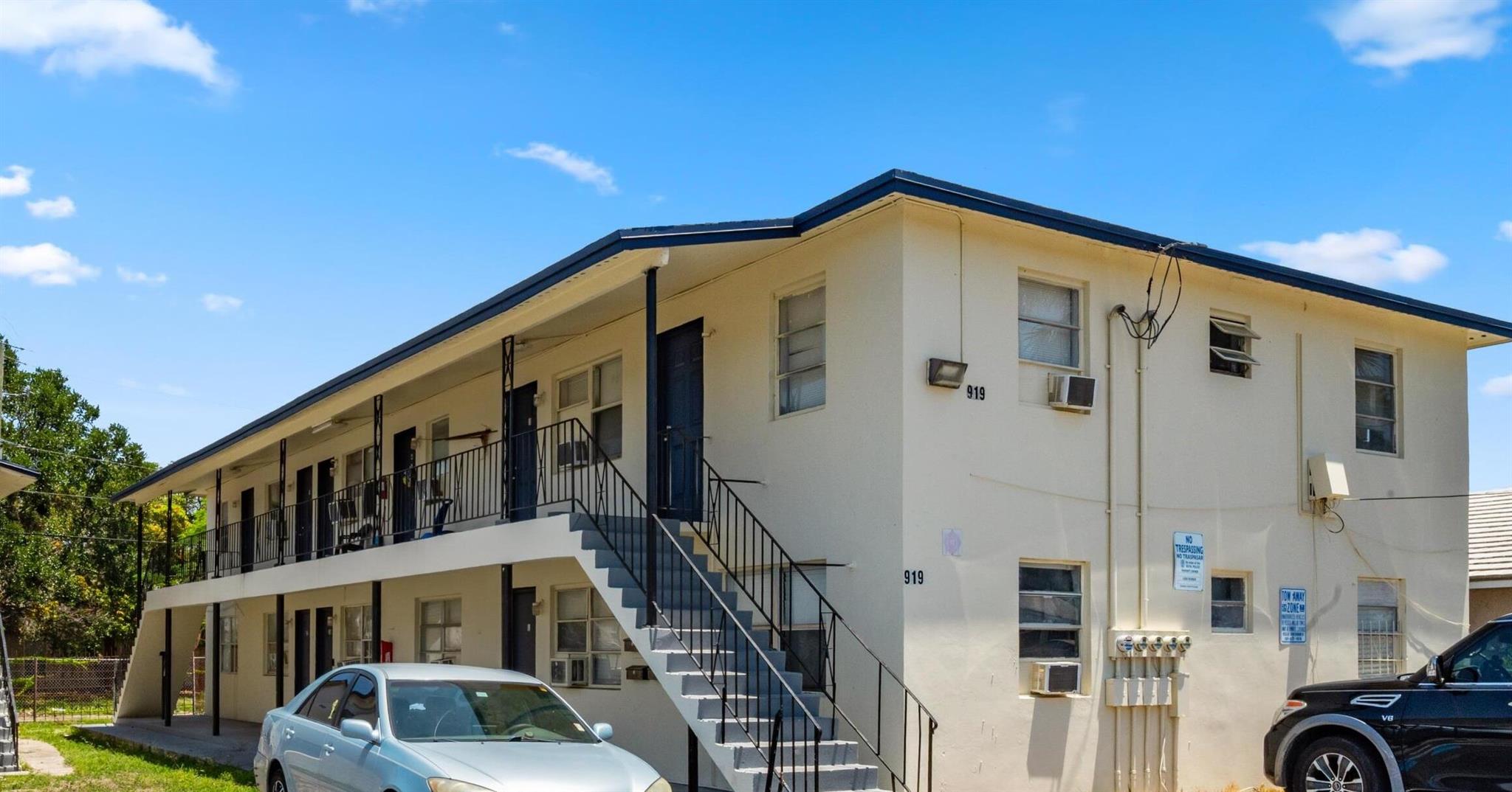 CLOWS - Commercial Sale