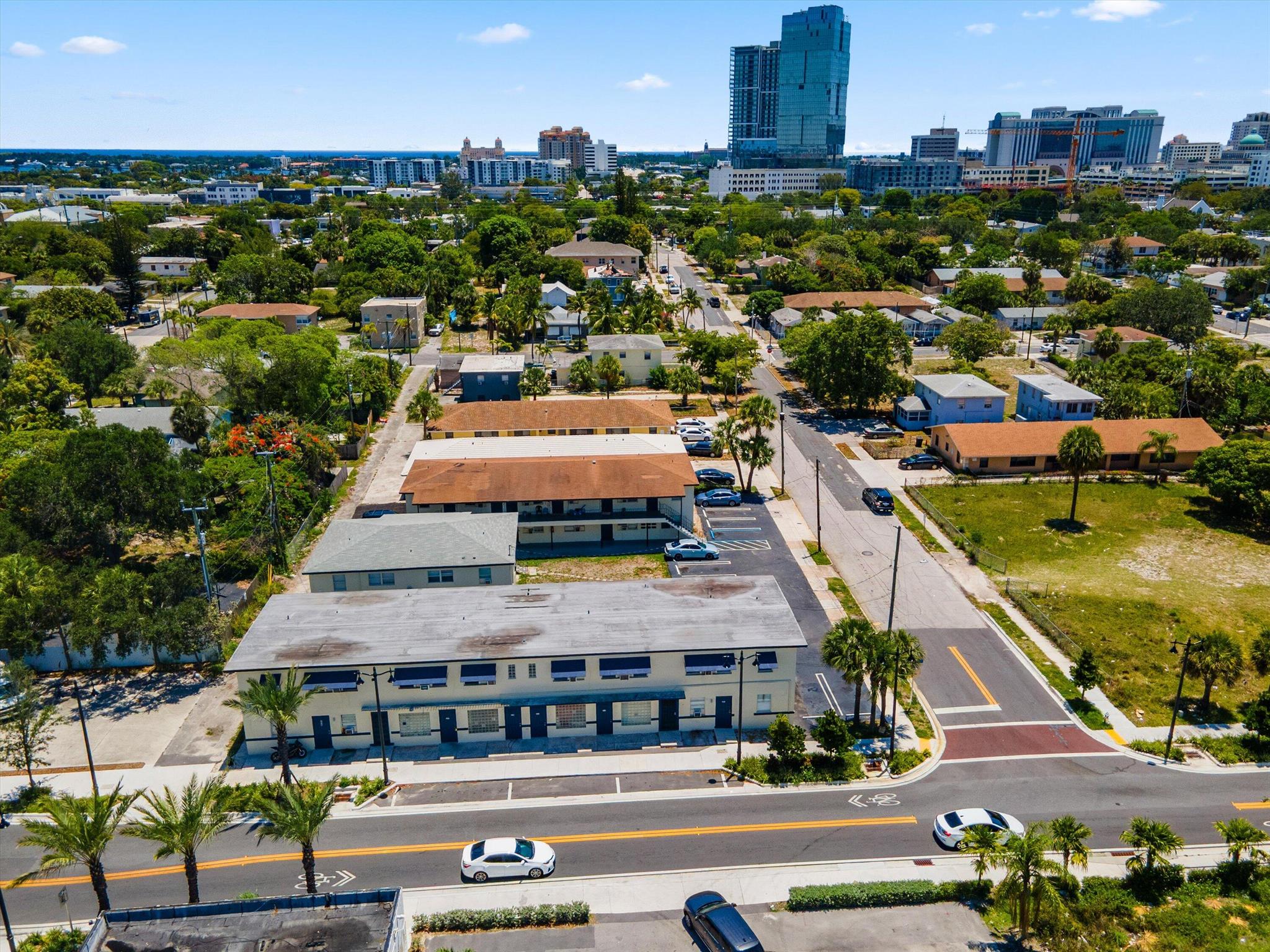 CLOWS - Commercial Sale